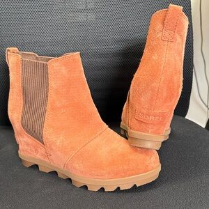 Sorel Women's Orange Suede Chelsea Ankle Boots